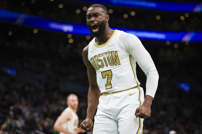 杰伦·布朗砍下32分超越米切尔登顶联盟第四