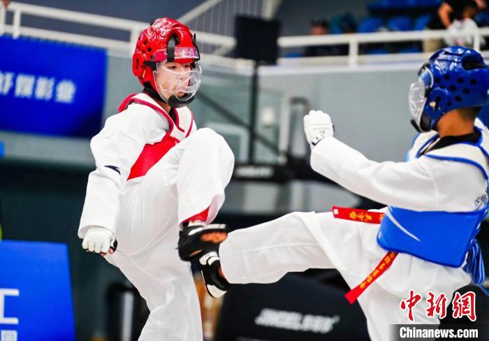 西安市首届跆拳道公开赛成功举办，吸引近400名