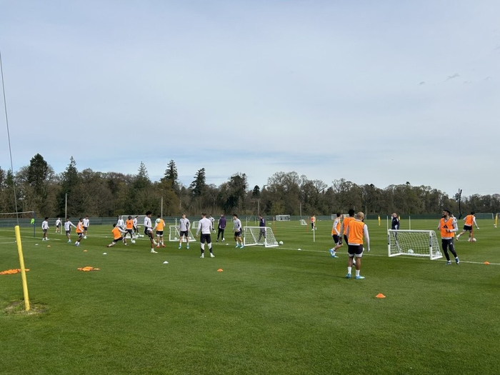 利桑德罗-马丁内斯复出训练 曼联冲刺欧冠关键战