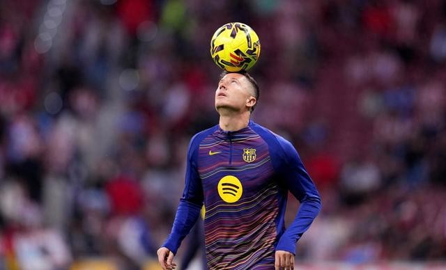 莱万续约谈判陷僵局：降薪留队引争议